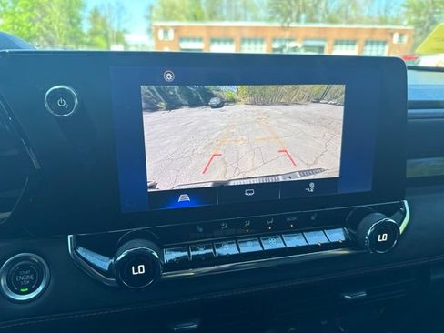 Used 2023 Chevrolet Colorado Z71 w/ Z71 Convenience Package 2 AWD/4WD image 18