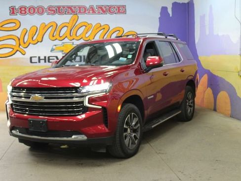 Used 2022 Chevrolet Tahoe LT w/ Luxury Package AWD/4WD image 2