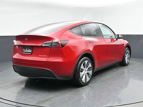 Used 2023 Tesla Model Y Long Range image 23