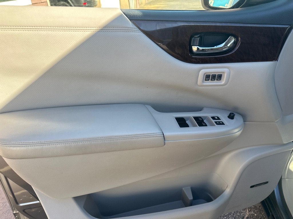 Used 2015 Nissan Quest Platinum FWD image 18