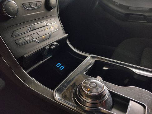 Used 2020 Ford Edge SE FWD image 26