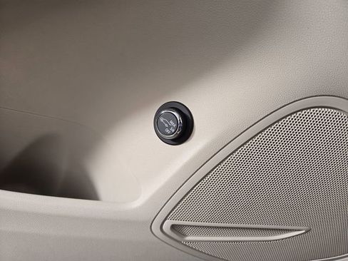 Used 2022 Buick Envision Essence w/ Safety Package FWD image 30