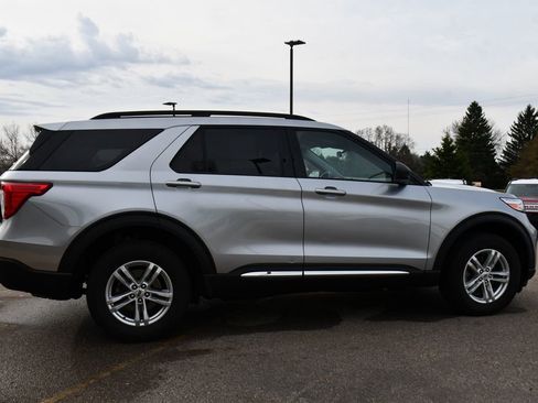 Used 2023 Ford Explorer XLT w/ Equipment Group 202A AWD/4WD image 7