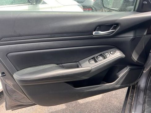 Used 2025 Nissan Altima 2.5 SV FWD image 9