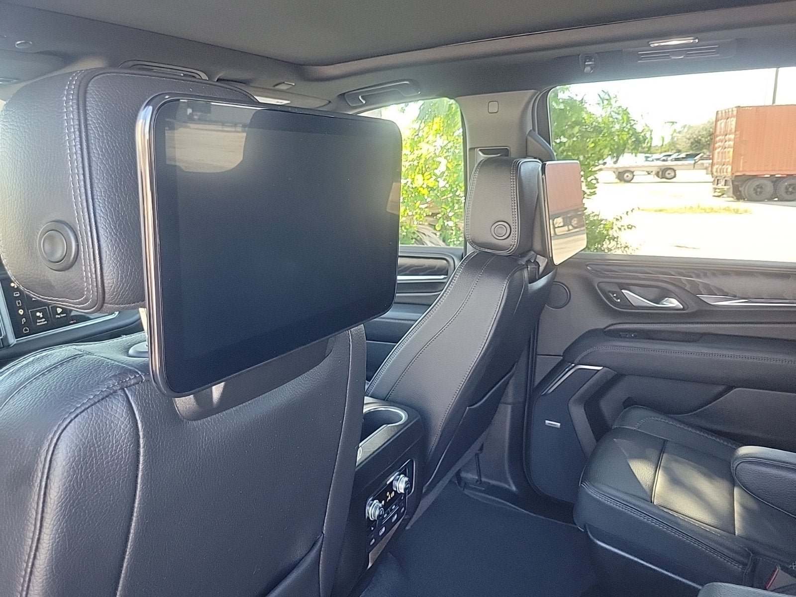 Certified 2024 GMC Yukon Denali w/ Advanced Technology Package RWD image 17