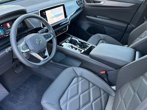 New 2026 Volkswagen Atlas Cross Sport SE image 8