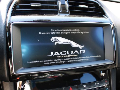 Used 2019 Jaguar F-PACE Premium AWD/4WD image 23