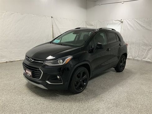 Used 2019 Chevrolet Trax Premier w/ Midnight Edition image 2