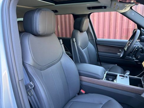 Certified 2025 Land Rover Range Rover Long Wheelbase SE AWD/4WD image 19