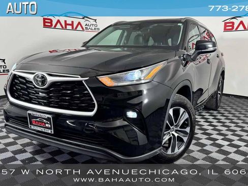 Used 2021 Toyota Highlander XLE AWD/4WD image 1