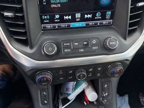 Used 2018 GMC Acadia SLT image 4