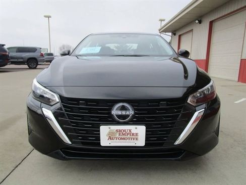 Used 2025 Nissan Sentra SV image 4