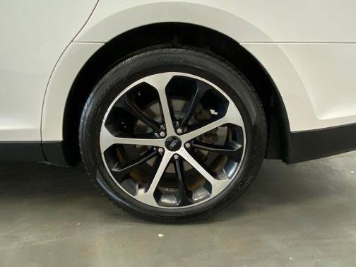 Used 2015 Ford Taurus SEL w/ Equipment Group 201A FWD image 19