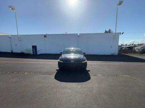 Used 2025 Hyundai Elantra SEL FWD image 17
