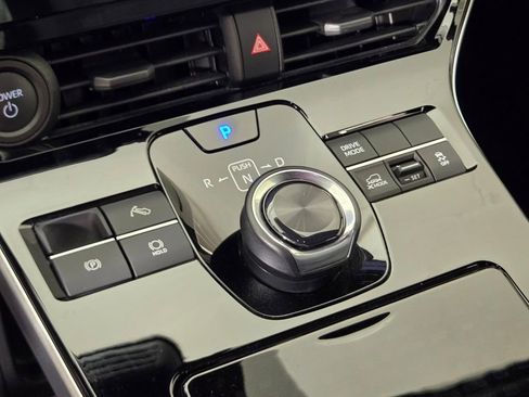 Certified 2025 Subaru Solterra AWD/4WD image 32