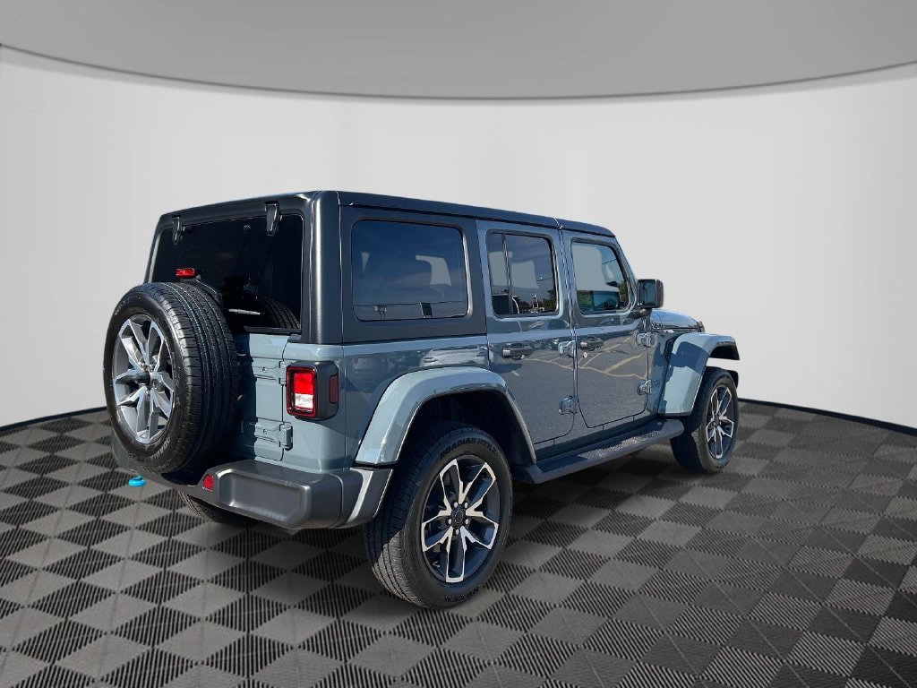 Used 2024 Jeep Wrangler Unlimited w/ Convenience Group AWD/4WD image 6