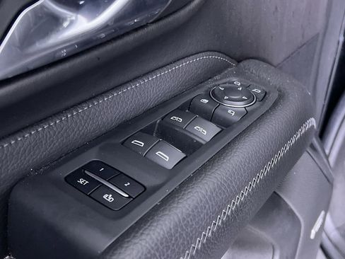 Used 2023 GMC Yukon Denali image 15