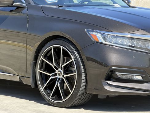 Used 2018 Honda Accord Touring image 4