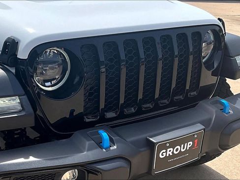 Used 2023 Jeep Wrangler Unlimited w/ Cold Weather Group AWD/4WD image 29
