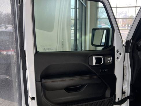 Used 2021 Jeep Gladiator Overland image 16