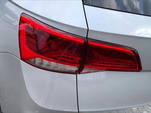 Used 2023 Volkswagen Taos SE w/ Panoramic Sunroof Package image 29