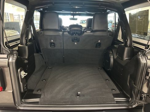 Used 2021 Jeep Wrangler Unlimited Rubicon image 6