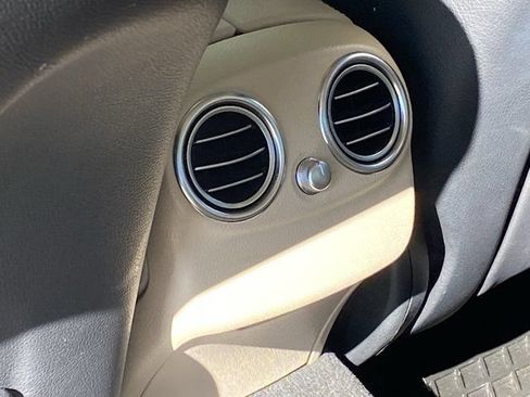 Used 2019 Mercedes-Benz C 300 4MATIC Sedan image 13