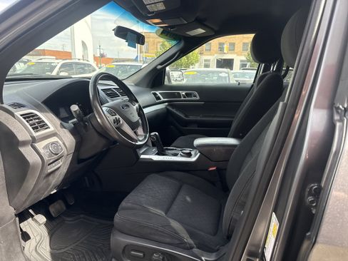 Used 2014 Ford Explorer XLT AWD/4WD image 2
