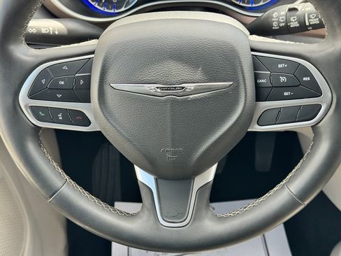 Used 2022 Chrysler Voyager LX FWD image 21