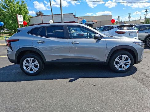 Used 2025 Chevrolet Trax LS image 6