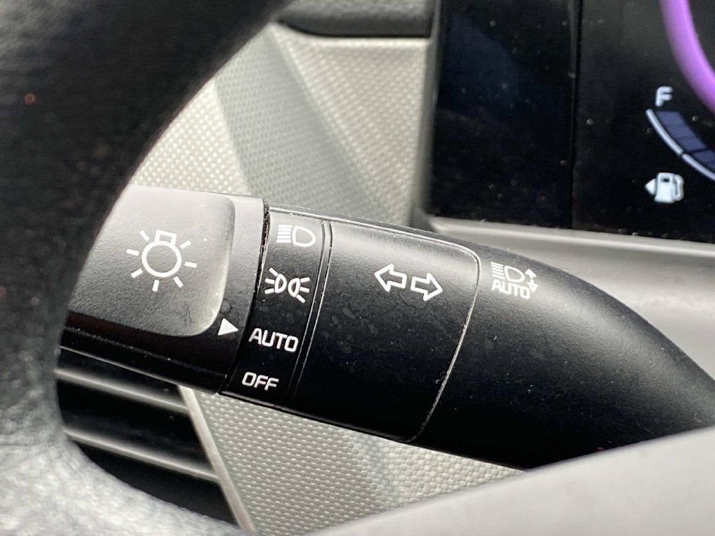 Used 2025 Kia Seltos LX AWD/4WD image 18