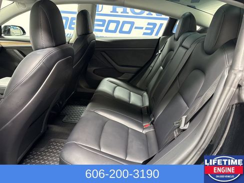 Used 2023 Tesla Model 3 Standard Range image 12