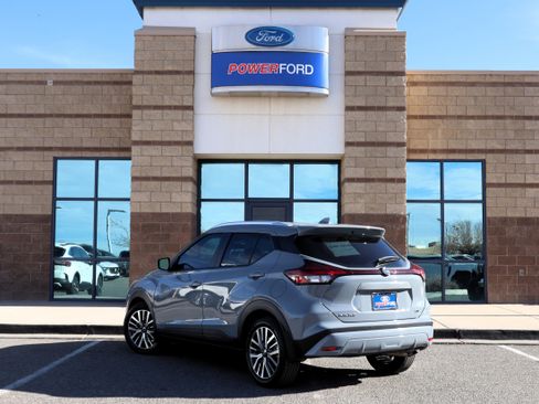 Used 2021 Nissan Kicks SV image 8