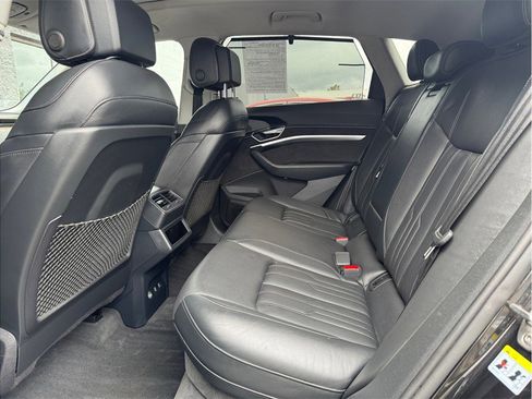 Used 2019 Audi e-tron Prestige w/ Prestige Package AWD/4WD image 21