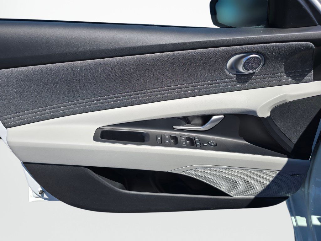 New 2026 Hyundai Elantra Limited FWD image 36