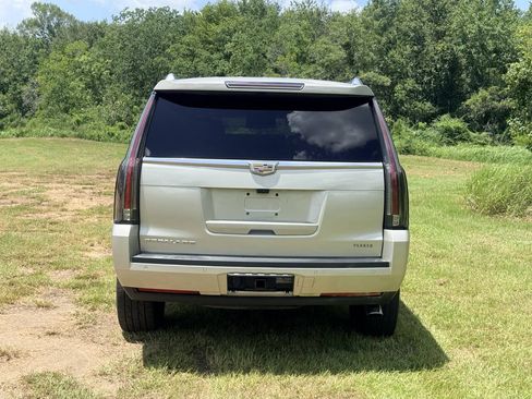 Used 2017 Cadillac Escalade Premium Luxury AWD/4WD image 4