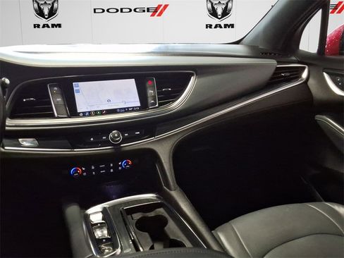 Used 2024 Buick Enclave Premium image 10