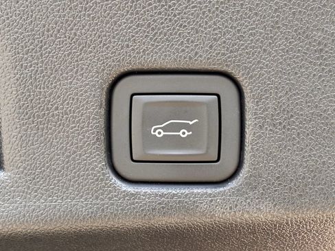 Used 2025 Chevrolet Traverse LT w/ Driver Confidence Package FWD image 28