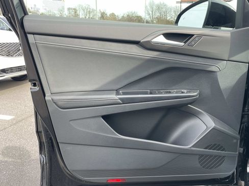 New 2026 Volkswagen Taos SE FWD image 15