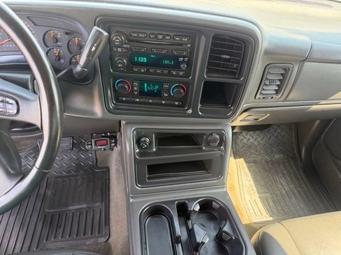 Used 2007 Chevrolet Silverado 2500 LT w/ Onstar Plus Package AWD/4WD image 35