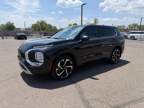 Used 2023 Mitsubishi Outlander SE FWD image 1