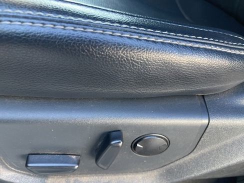 Used 2022 Ford F250 Lariat w/ Black Appearance Package image 9