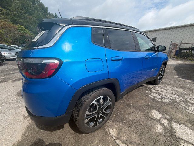 Used 2023 Jeep Compass Limited AWD/4WD image 5