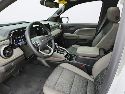 Used 2024 Chevrolet Colorado ZR2 w/ Technology Package AWD/4WD image 11