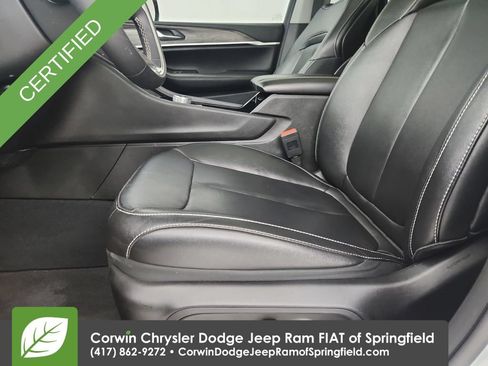 Used 2023 Jeep Grand Cherokee L Limited w/ Black Appearance Package AWD/4WD image 20