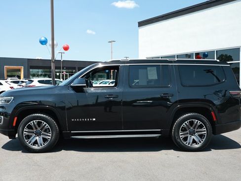 Used 2024 Jeep Wagoneer Series II w/ Flexible Seating Group RWD image 9