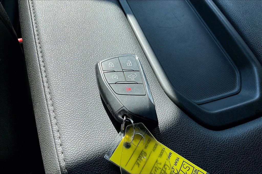 Used 2025 GMC Sierra 1500 SLT AWD/4WD image 12