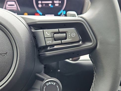 Certified 2025 Porsche Cayenne image 21