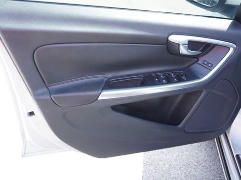 Used 2015 Volvo V60 T5 Premier image 18