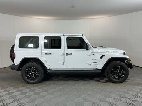 Used 2018 Jeep Wrangler Unlimited Sahara AWD/4WD image 4